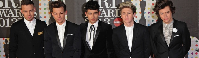 Los miembros de One Direction en la alfombra roja de los Brit Awards 2013