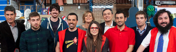 Ignasi, Enzo, Roc, Bolli, Javi Sancho y Loulogio, junto a Manuel Arranz, Montse Abbad, Ricardo Villa y Carlos Ortet <span>Fuente: RTVE</span>
