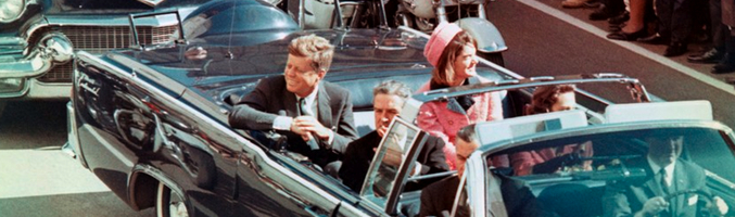 John F. Kennedy y su mujer poco antes de su asesinato