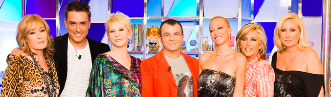 Lydia Lozano con sus compañeros de 'Sálvame', en 2009, celebrando los 1000 programas