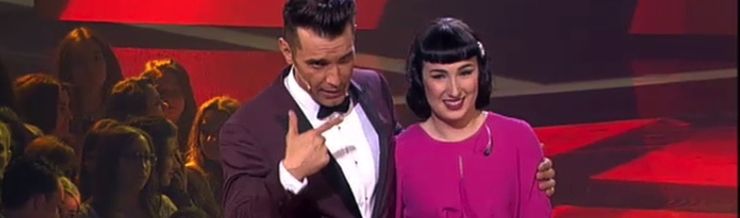 Una de las semifinalistas de 'La voz', Idoia, junto a Jesús Vázquez