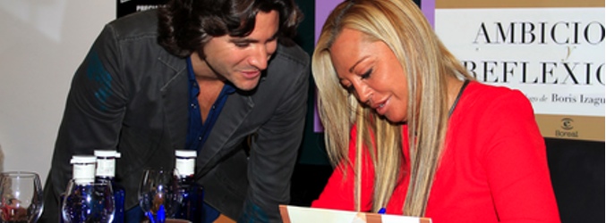 Belén Esteban junto a Toño Sanchís firmando ejemplares de su libro "Ambiciones y reflexiones"