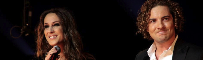 Malú y David Bisbal juntos durante una actuación