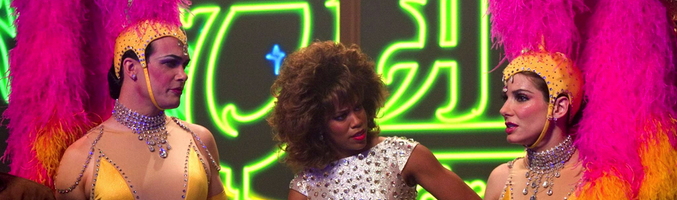 Escena de "Miss agente especial 2: Armada y fabulosa"