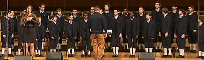 Diana Navarro con Los Chicos del Coro en el concierto