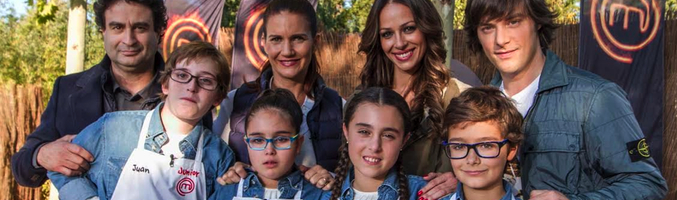 Los cuatro finalistas, el jurado y la presentadora de 'MasterChef Junior' juntos en Faunia