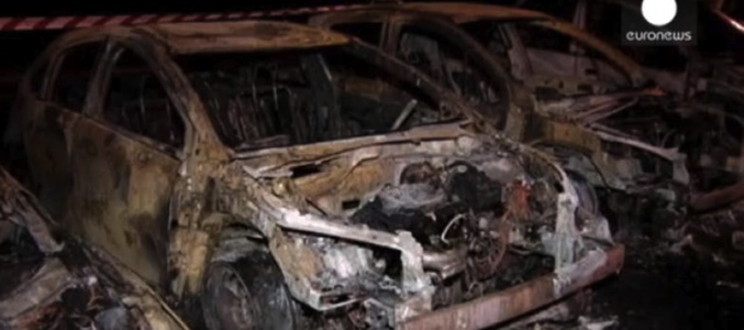 Imagen de coches calcinados que no estaban en Burgos facilitada por TVE y emitida en Euronews