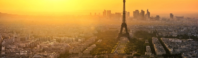 Vista aérea de París al atardecer 