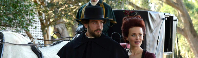 Tom Mison y Katia Winter en el Sleepy Hollow del siglo XVIII