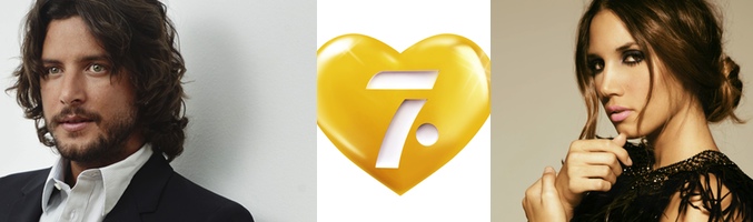 Manuel Carrasco e India Martínez con el nuevo logotipo de La Siete en el centro