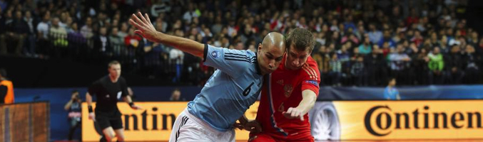 Dos jugadores de España y Rusia durante el partido <span>Fuente: Carmelo Rubio/ RFEF</span>