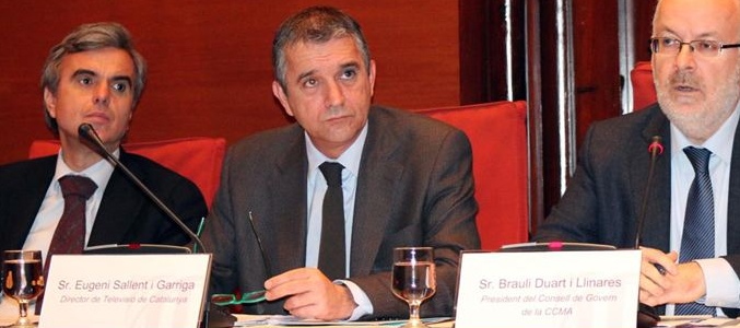 Sentado en medio está Sallent, director de TV3