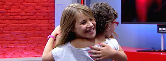 Lucía Gil abrazó a Iraila la Torre durante las audiciones a ciegas de 'La Voz Kids'