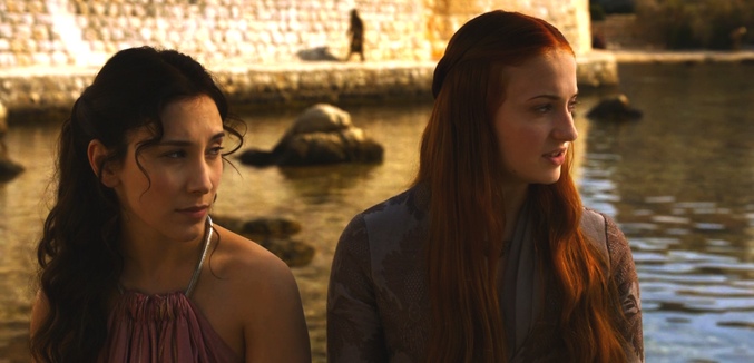 Sibel Kekilli y Sophie Turner como Shae y Sansa en &#39;Juego de Tronos&#39;
