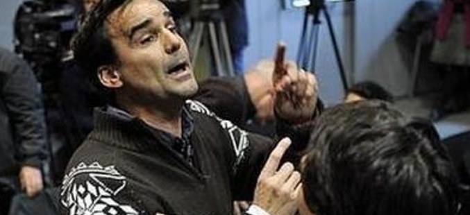 Cake Minuesa durante su altercado en Durango