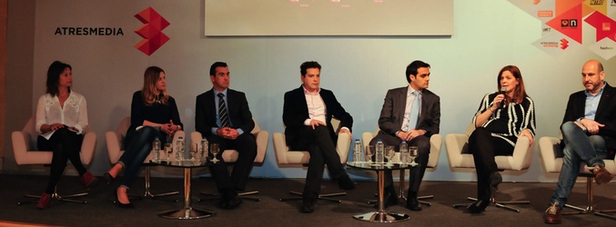 Julia Tapia, María Recarte, Jesús Navarro, Mario López, Guillermo Pérez, Carmen Ferreiro, y Edi Walter