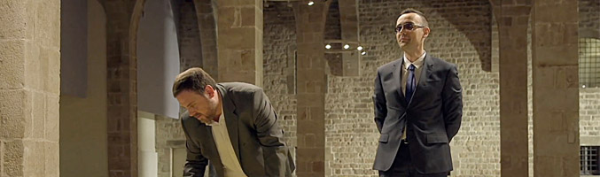 Oriol Junqueras firma su Chester ante la mirada de Risto Mejide