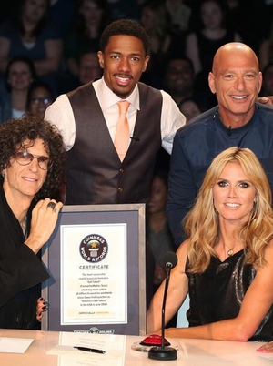 El jurado de &#39;American&#39;s Got Talent&#39; junto al galardón