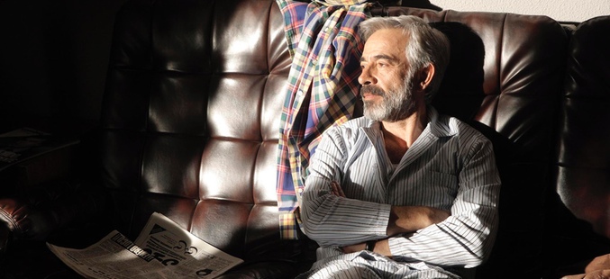 Imanol Arias pensativo en la decimoquinta temporada de 'Cuéntame cómo pasó'