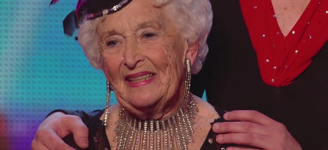Paddy Jones emocionada en 'Britain's Got Talent' tras hacer una espectacular actuación de salsa con 80 años