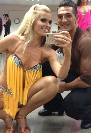 adriana abenia mira quien baila