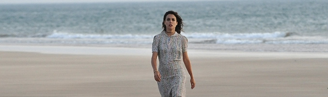 Sira Quiroga (Adriana Ugarte) en una escena de &#39;El tiempo entre costuras&#39;