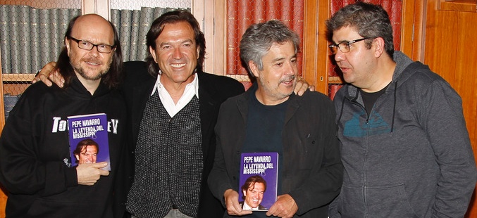 Pepe Navarro junto a Santiago Segura, Carlos Iglesias y Florentino Fernández en la presentación de su libro