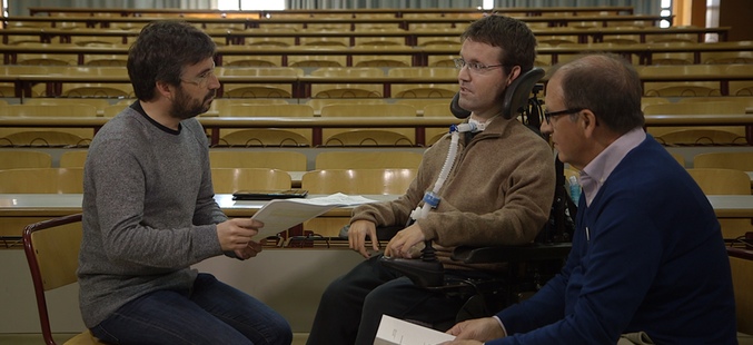 Jordi Évole con Jaume Martorell, un joven muy dependiente, en &#39;Salvados&#39;