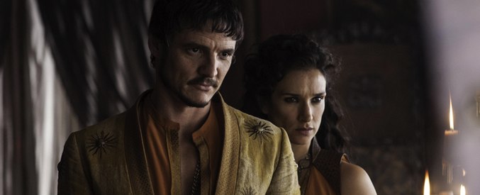 Pedro Pascal e Indira Varma como Oberyn Martell y Ellaria Arena en 'Juego de Tronos'