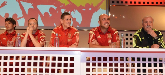 Vicente del Bosque y los jugadores de La Roja