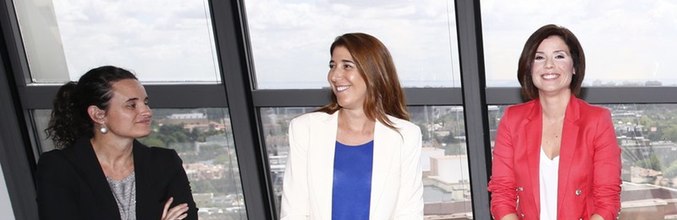 Xelo Montesinos, de Cuarzo producciones, Eva Espejo, la directora del programa, y la presentadora Noelia López