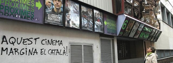 Un graffiti en un cine catalán muestra la indignación de los espectadores
