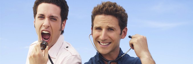 Paulo Costanzo y Mark Feuerstein son Evan y Hank Lawson en 'Royal Pains'