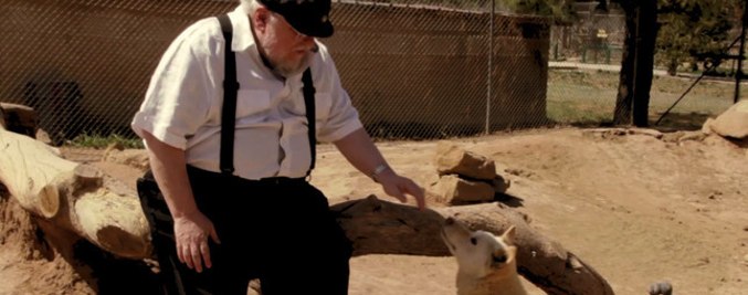 George R.R. Martin en el Wild Spirit Wolf Sanctuary