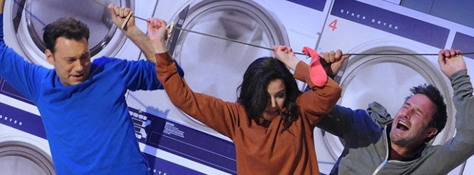 Brian Palermo (izquierda), Jessica McKenna (centro) y David Arquette (derecha) en 'Riot'