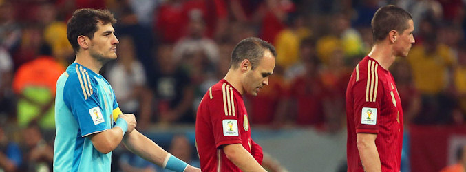 Casillas, Iniesta y Torres, cabizbajos tras la eliminación de España del Mundial