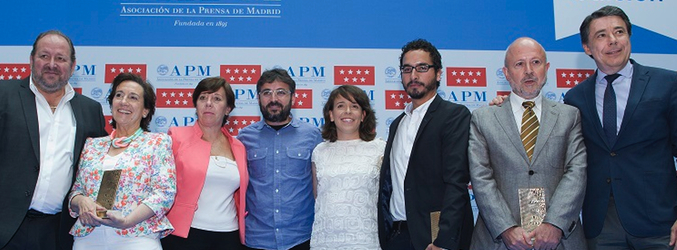 Foto de familia con los premiados por la APM