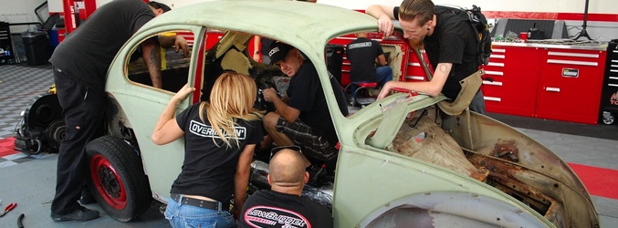 El equipo de 'Overhaulin' durante una transformación