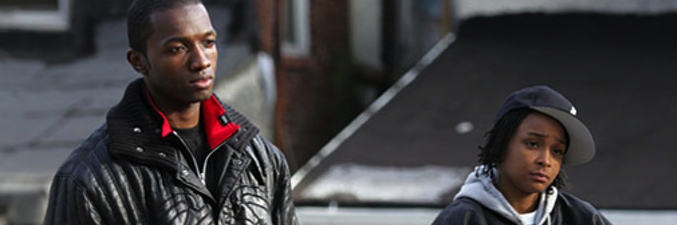 Jamie Hector (izquierda) en una escena de 'The Wire'