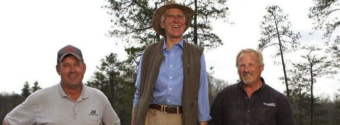 Anthony Archer-Wills junto a su equipo de 'Piscinas insólitas'