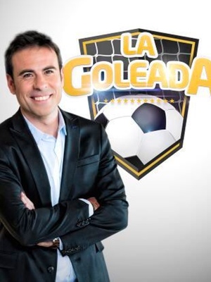 Felipe del Campo posa junto al logo de 'La goleada'