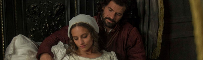 Isabel y Fernando junto a su hija recién nacida en 'Isabel' (Cap.20)