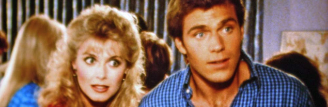 Jon-Erik Hexum y Jennifer O'Neill en una secuencia de 'Cover-Up'