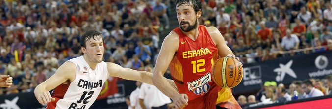 La selección española de baloncesto durante un partido frente a Canadá