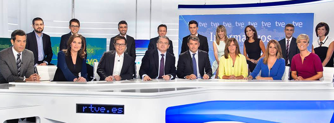 Foto de familia de los presentadores de Informativos