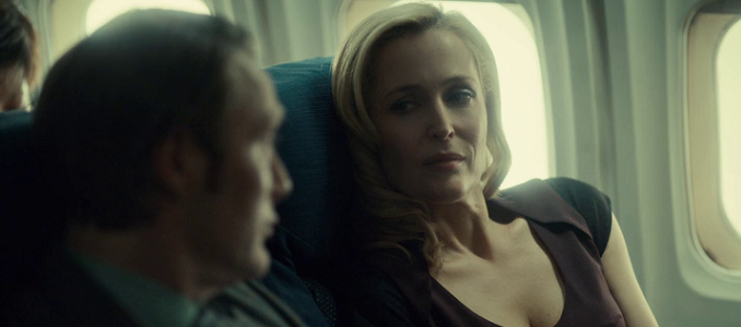 Mads Mikkelsen y Gillian Anderson en la última escena de la segunda temporada de 'Hannibal'