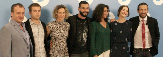 Los actores de 'Hermanos' posan en la rueda de prensa de la serie