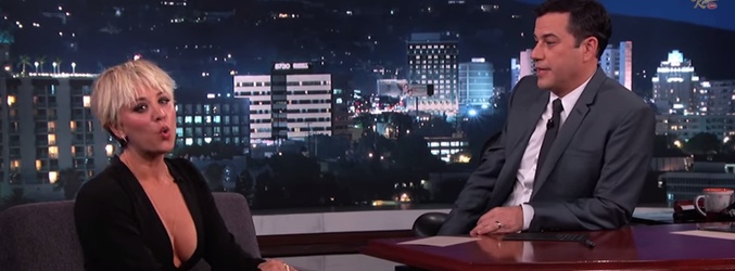 Kaley Cuoco en el programa de Jimmy Kimmel