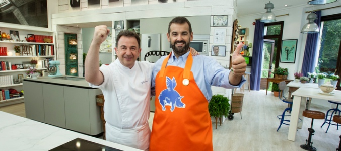 Martín Berasategui y David de Jorge en la cocina de 'Robin Food: atracón a mano armada'