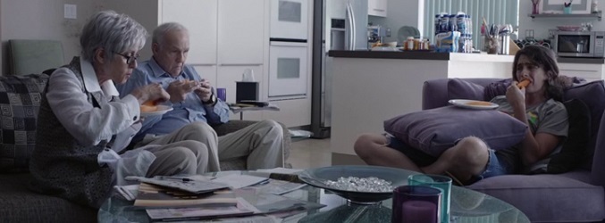 Judith Light da vida a la madre, que ha rehecho su vida con Ed (Lawrence Pressman)